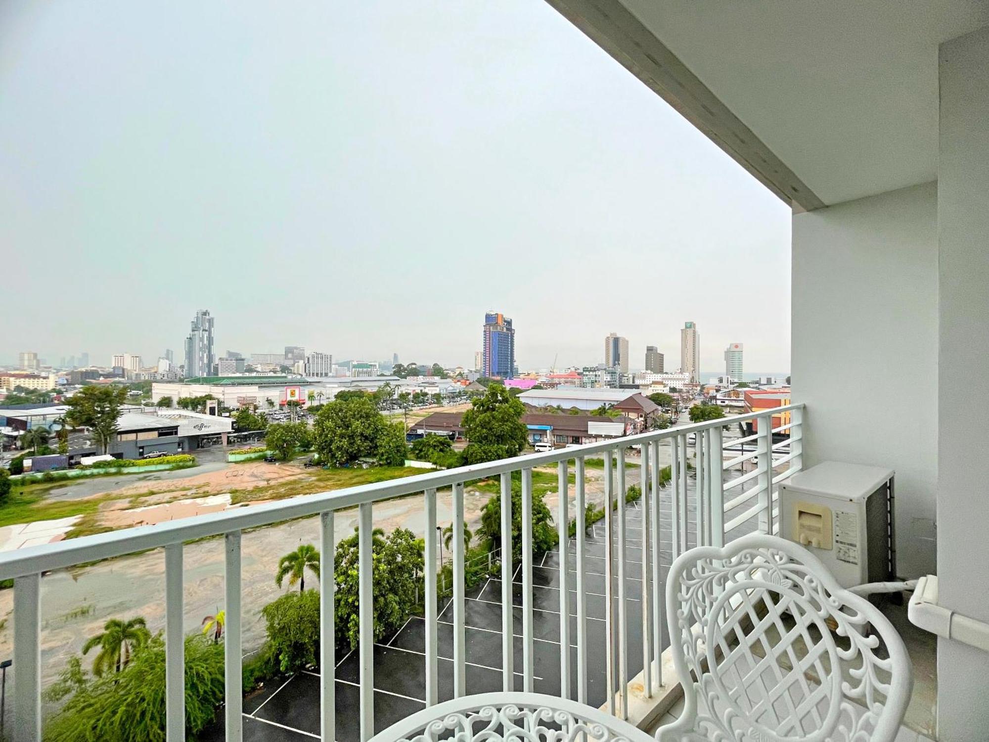 Baan Pattaya By Sabai Hotel Exterior photo